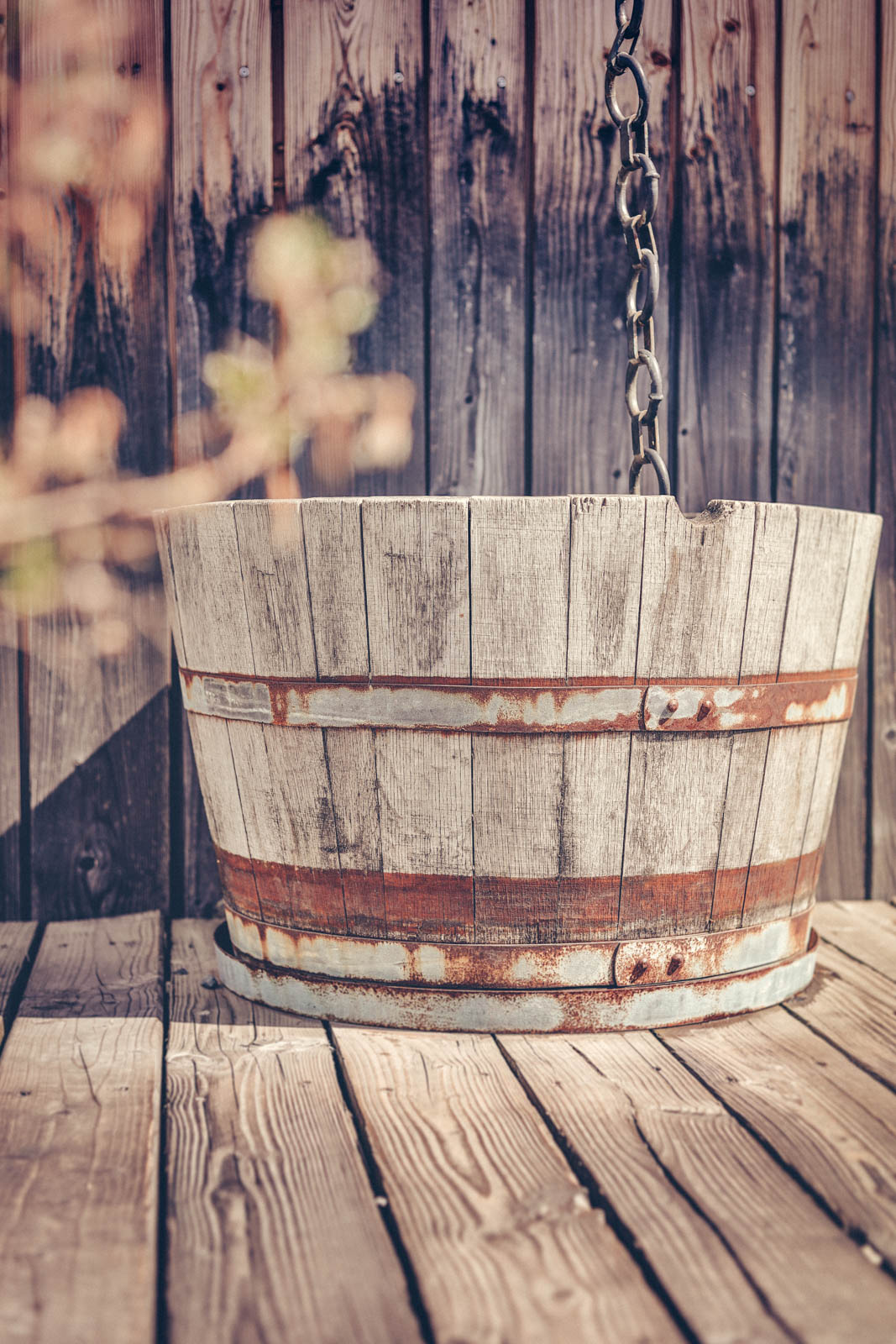 Alter Wasser-Holztrog für Regenwasser