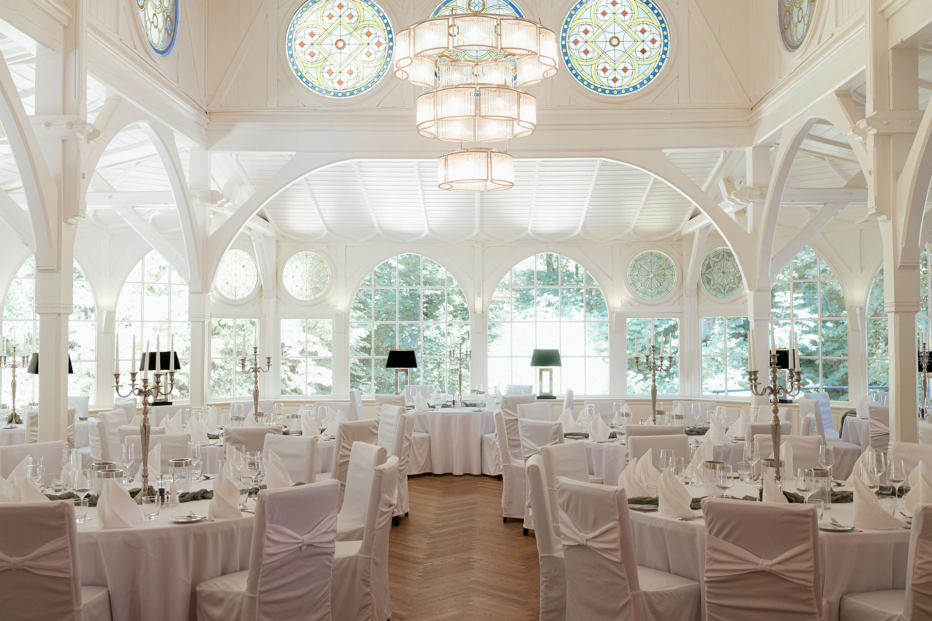 Große Hochzeitsfeier im Bankettsaal